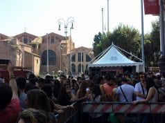 I fan della Pausini in piazza per il SimiliDay