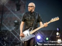 I firma-copie di Testa di basso durante il tour di Jovanotti