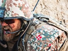 Venezia 2015. Applaudire una guerra