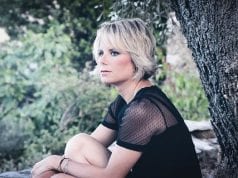 Chiara Ragnini, ecco il video di “Tra le foglie”, l’ultimo singolo della cantautrice ligure. Che per Spettakolo.it si confessa a cuore aperto…
