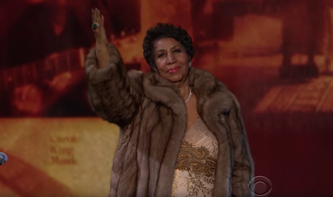 Aretha_Franklin__You_Make_Me_Feel_Like__A_Natural_Woman_-_Kennedy_Center_Honors_2015_-_YouTube