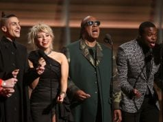 Stevie Wonder e Pentatonix da brividi omaggiano Maurice White (video)