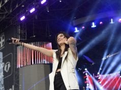 Elisa annuncia un tour acustico nelle librerie
