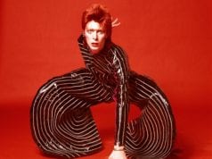 David Bowie proiettato nell’anno 200016 David Bowie
