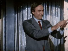 Musicarelli e camei. Pippo al cinema si veste sempre da Baudo