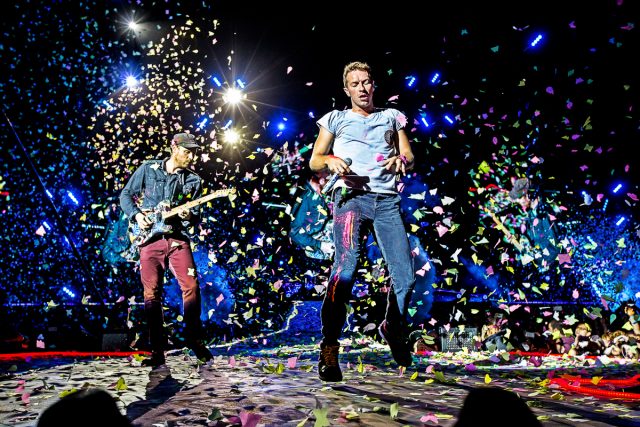 landscape-1447054594-music-coldplay-nrj-awards-2015