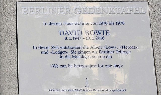 The commemorative plaque dedicated to musician David Bowie reading 'In this house lived from 1976 to 1978 David Bowie. During this time the album Low, Heroes and Lodger have been created. They were storied in music history as the Berlin Trilogy' is displayed at the artist's former appartment in Berlin in August 22, 2016. / AFP / TOBIAS SCHWARZ (Photo credit should read TOBIAS SCHWARZ/AFP/Getty Images)