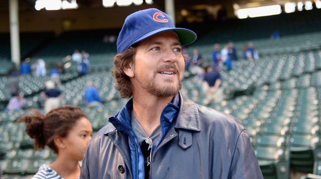 eddie-vedder-seventh-inning-stretch-cubs-world-series-video