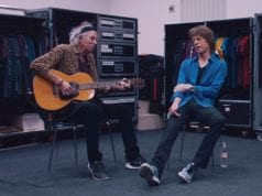 Guarda i Rolling Stones che suonano “Country Honk” nel backstage