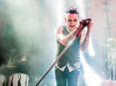 Crolla la scenografia: Manson ferito