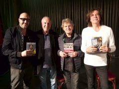 Maurizio Solieri spiega “C’è chi dice no” e “Lo Show”, Fausto Leali canta “Vita spericolata” Saturnino, Solieri e Leali