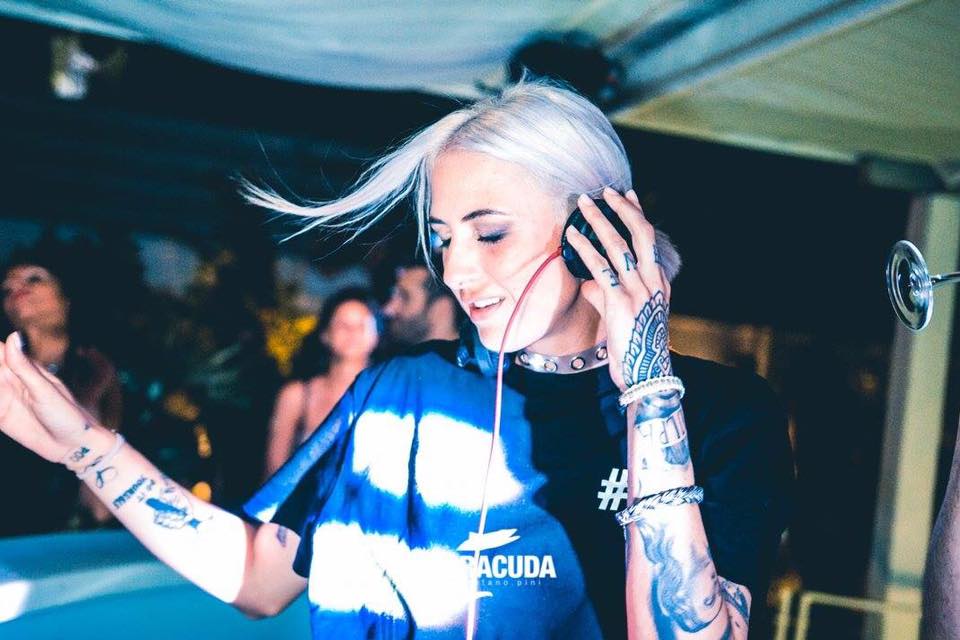 19399141_1345365798894917_5578780171572321071_n Dj girl