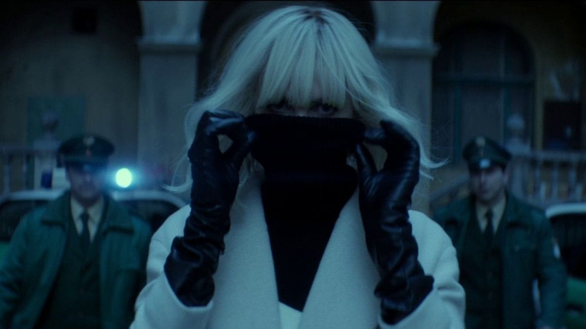 atomica-bionda-charlize-theron-protagonista-del-poster-italiano-v6-287923
