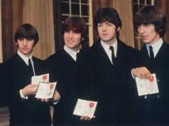 I Beatles, la Regina Elisabetta e uno spinello “leggendario” beatles