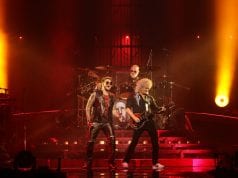 I Queen registrano una nuova versione di “We Are The Champions” cambiando il testo Queen + Adam Lambert