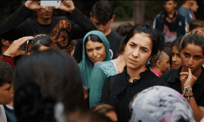 sulle-sue-spalle-foto-e-poster-del-documentario-su-nadia-murad-2