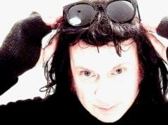 Glezös, un monologo per raccontare il punk