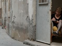 Gesù è morto per i peccati degli altri, un film di Maria Arena