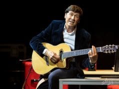 Lo salva il tutore alla mano, Gianni Morandi sarà regolarmente in gara a Sanremo Gianni Morandi