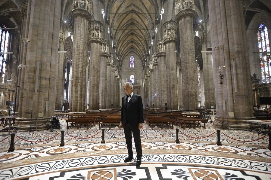 Andrea Bocelli Duomo 1 - credit LUCA ROSSETTI, COURTESY SUGAR SRL, DECCA RECORDS Andrea Bocelli