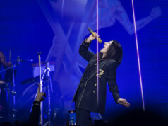 Laura Pausini, 3 concerti in 24 ore. E un inedito, «La vita davanti a sé» Laura Pausini