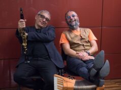 Gabriele Mirabassi e Simone Zanchini ballano con la luna