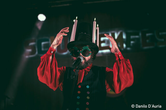 013-Vinicio-Capossela