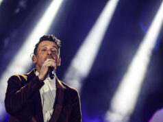 Francesco Gabbani in Piazza Colombo: breve live al Festival di Sanremo (le foto)