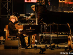 Ludovico Einaudi, un’altra notte di magia nella Cavea romana: il racconto e le foto