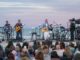 Niccolò Fabi incanta Jesolo al tramonto: un concerto d’altri tempi sulla spiaggia niccolò fabi jesolo festival aqua