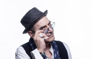 Intervista a Francesco Baccini: «Resto un ribelle senza filtri, e canto nuovi “Nomi e cognomi”» francesco baccini