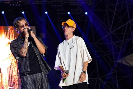 LDA e AKA 7even hanno conquistato Pian di Nave: Sanremo ha cantato con loro fino all’ultima nota