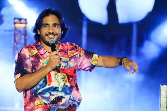 Max Angioni conquista l’Anima Festival: ironia e quotidianità sul palco di Cervere